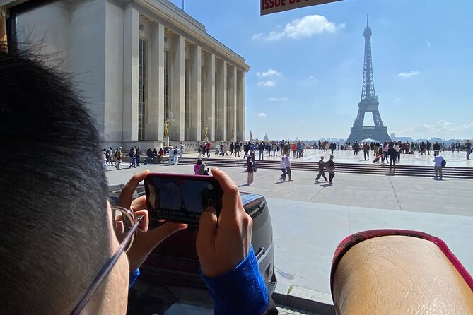 Guided Luxury Paris Day Trip with Optional Lunch at the Eiffel Tower - A one-hour view from the Seine