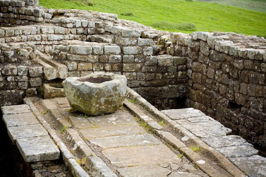 Hadrian's Wall: Housesteads Roman Fort Entry Ticket - The oldest toilets you may ever see