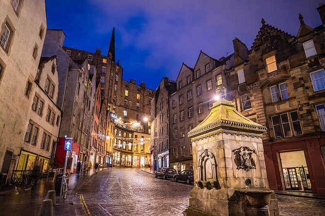 Harry Potter Tour & Edinburgh Castle Visit - Greyfriars Kirkyard and the strongest Potter stop