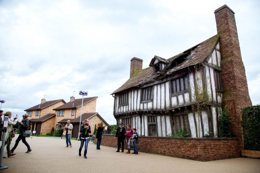 Harry Potter: Warner Bros. Studio Tour from King's Cross - Practical magic, creatures, and special effects