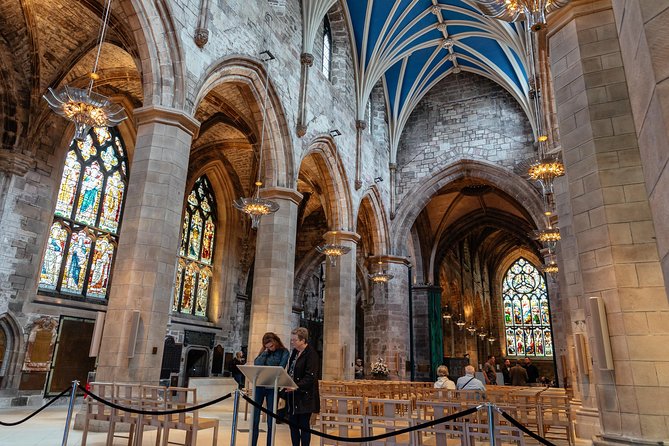 Highlights & Hidden Gems With Locals: Best of Edinburgh Private Tour - How hard is the walk?