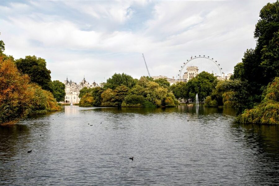 Highlights of Royal London Bike Tour (3 Hours) - Starting beside Waterloo and crossing the Thames