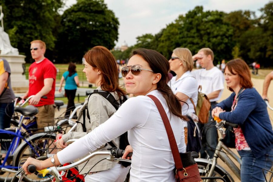 Highlights of Royal London Bike Tour (3 Hours) - Through parks toward Buckingham Palace