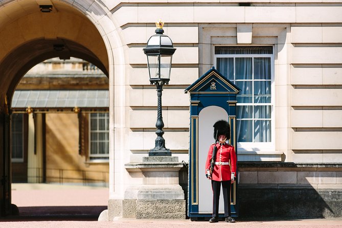 Highlights of Royal London Bike Tour including Hyde Park - Westminster Abbey and the road to Trafalgar Square