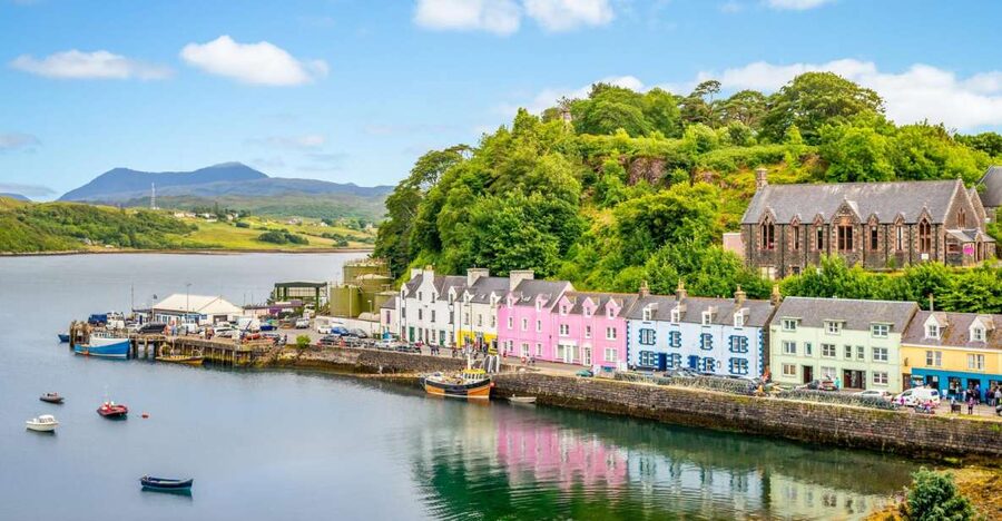 Inverness: Loch Ness, Skye, & Eilean Donan Castle Tour - Kilt Rock brings cliffs and sea views
