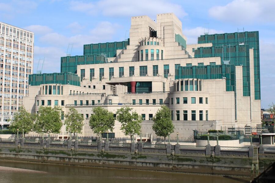 James Bond Shooting Locations 2-Hour Walking Tour of London - Skyfall, SPECTRE, and the craft behind the scenes