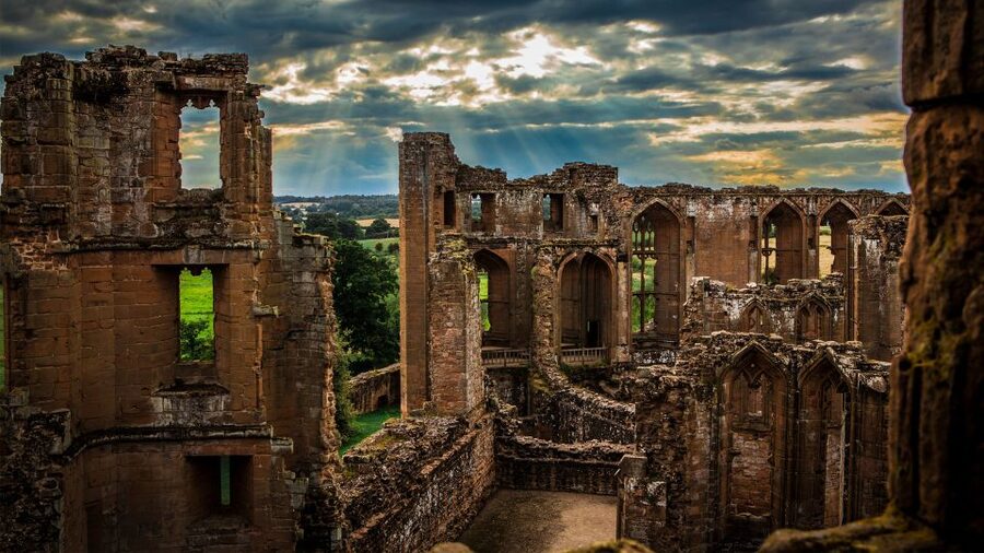 Kenilworth Castle and Elizabethan Garden Entry Ticket - Follow the story of Elizabeth I and Robert Dudley