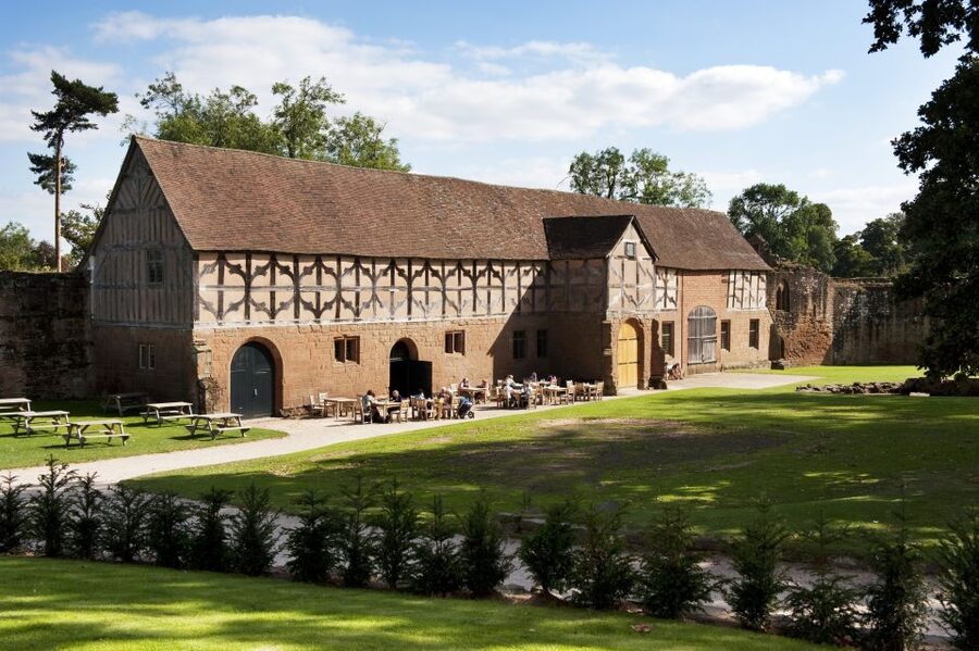 Kenilworth Castle and Elizabethan Garden Entry Ticket - Use the stables exhibition to make history practical