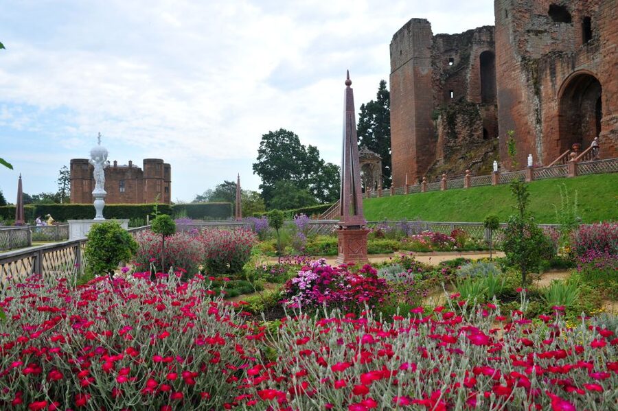 Kenilworth Castle and Elizabethan Garden Entry Ticket - Start with the Elizabethan Garden