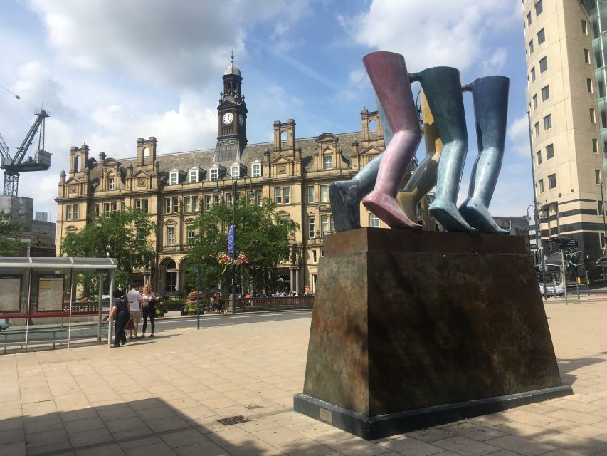 Leeds: 2-Hour Highlights Walking Tour - Starting with wool, money, and an ambitious city