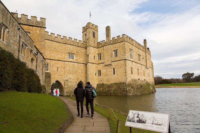 Leeds Castle, Cliffs of Dover and Canterbury Day Trip from London with Guided Cathedral Tour - Canterbury Cathedral and the Thomas Becket story