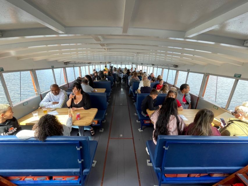 Liverpool: Albert Docks Sightseeing Cruise with Commentary - Finding the boat outside the Tate Gallery