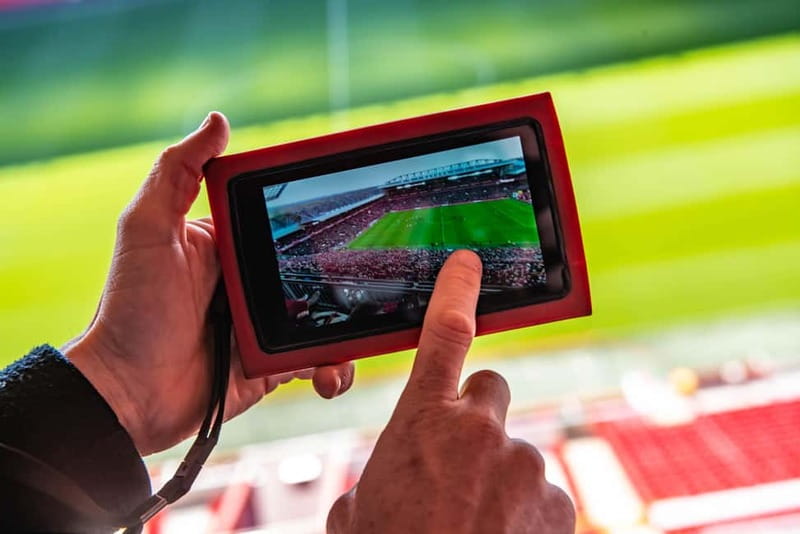 Liverpool: Liverpool Football Club Museum and Stadium Tour - How the guides and audio system work together
