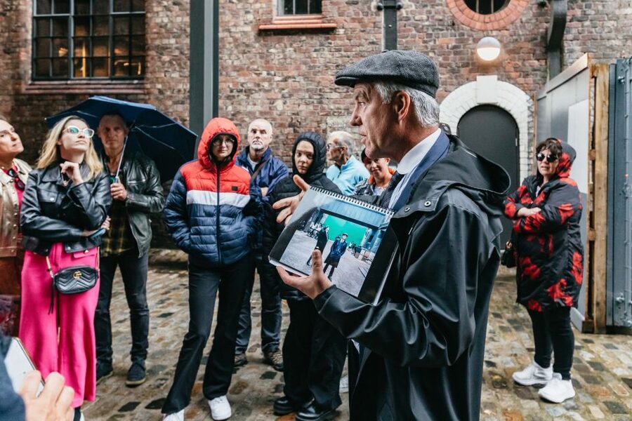 Liverpool: Official Peaky Blinders Coach Tour of Merseyside - Why the coach format works