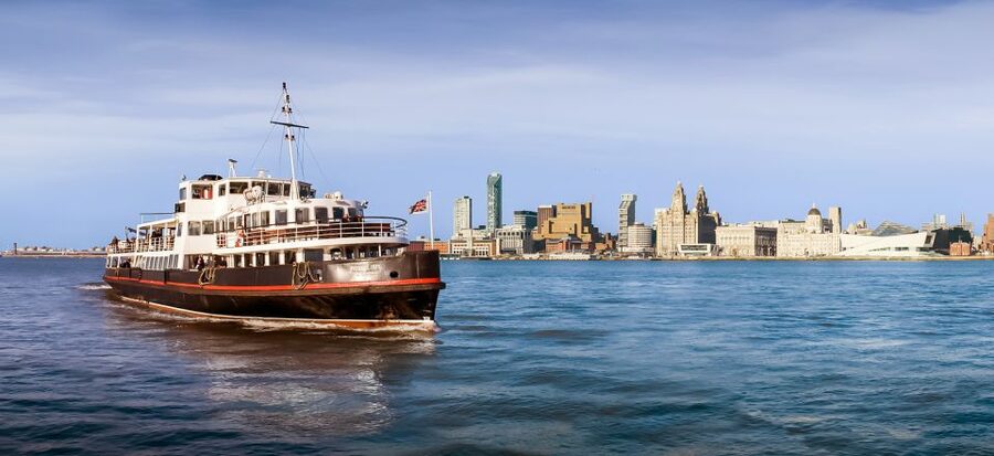 Liverpool: Sightseeing River Cruise on the Mersey River - Albert Dock from the river