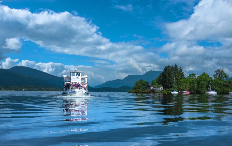 Loch Lomond: Island Discovery 2-Hour Cruise - Continuing toward Luss