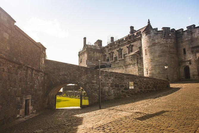 Loch Lomond, Kelpies & Stirling Castle Tour Including Admission - The guide can make or break the day