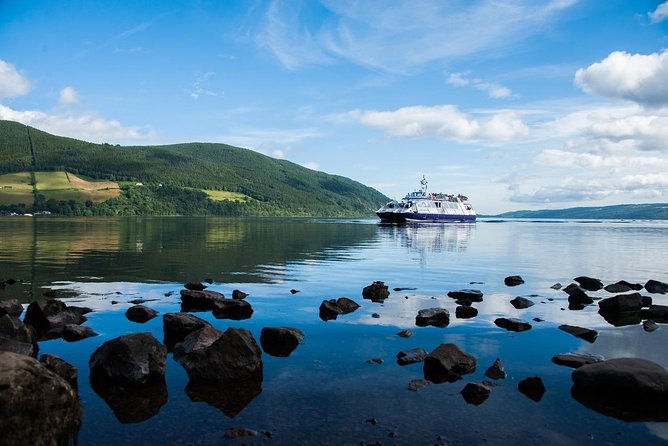 Loch Ness 1-Hour Cruise with Urquhart Castle Views - Food, drinks, Wi-Fi, and onboard comfort
