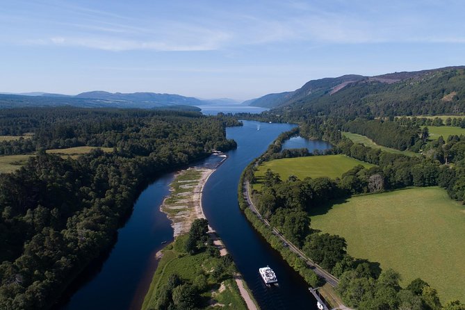 Loch Ness and Caledonian Canal 2-Hour Cruise from Dochgarroch - Snacks, hot chocolate, and a dram