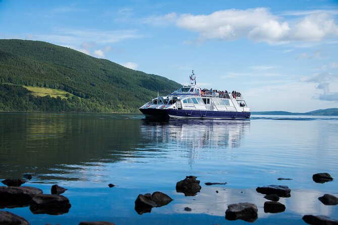 Loch Ness and Caledonian Canal 2-Hour Cruise from Dochgarroch - Urquhart Castle from the water