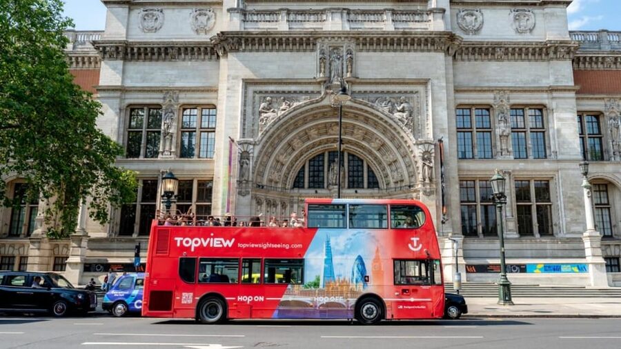 London: 24-Hour Hop-On Hop-Off Bus Pass - The Park and Palace Tour: gardens, neighborhoods, and shopping streets