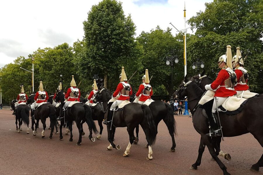 London: 30 London Sights Guided Walking Tour - Why this London walking tour covers so much