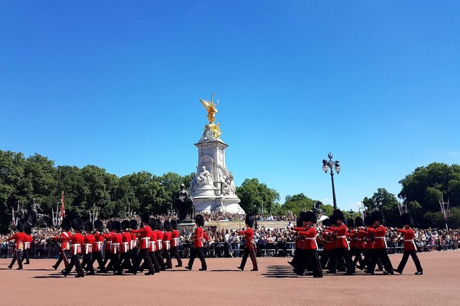London: 30 London Sights Guided Walking Tour - Buckingham Palace and the Changing of the Guard