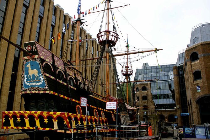 London 30 Top Sights with Fun Local Guide - The Tube to the South Bank