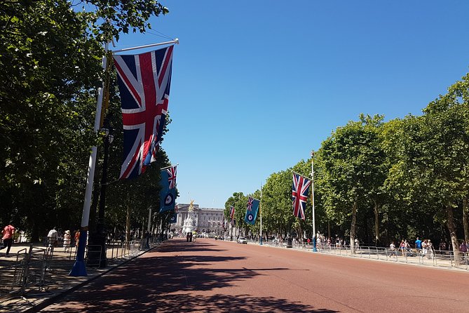 London 30 Top Sights with Fun Local Guide - Borough Market brings in food and local life
