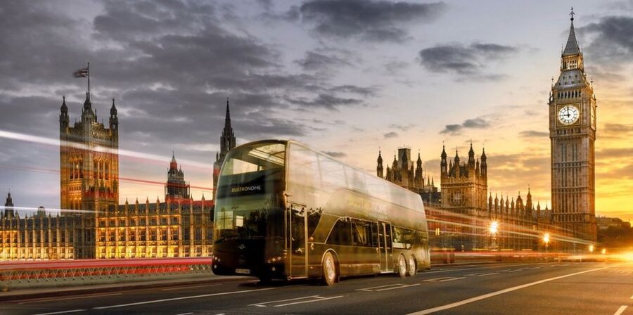London: 4 Course Lunch Tour by Luxury Coach Bustronome - Service that adds to the occasion