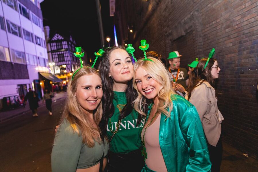 London: 4 Soho Nightclubs Crawl - The first venues: easy entry and quick introductions