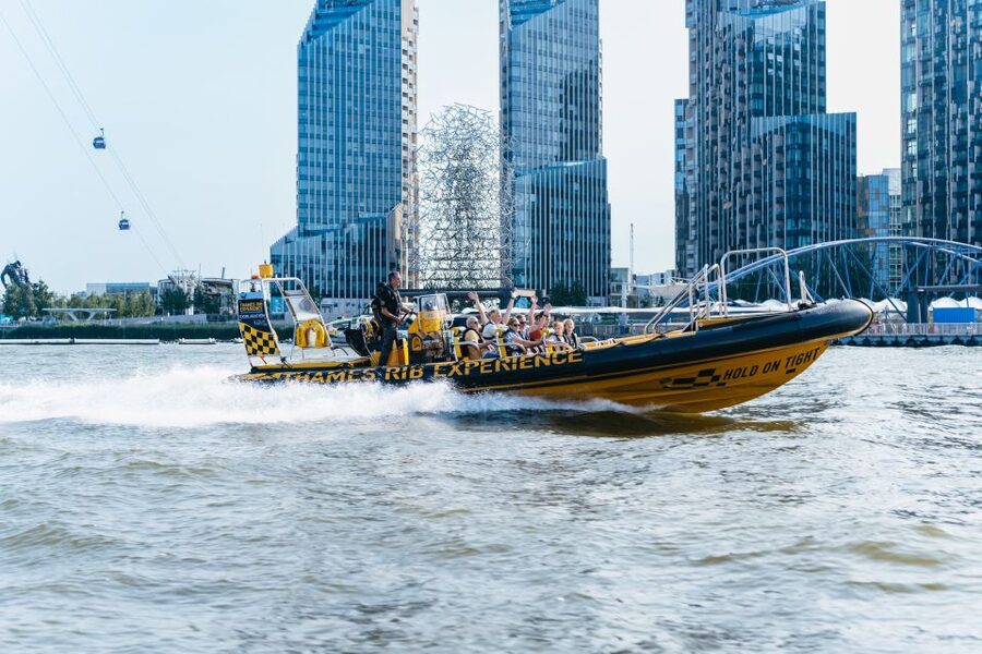 London: 45-Minute Speedboat Sightseeing Tour - The Canary Wharf run is the real thrill