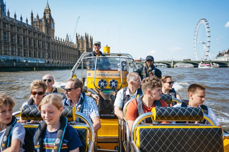 London: 45-Minute Speedboat Sightseeing Tour - What the small RIB changes