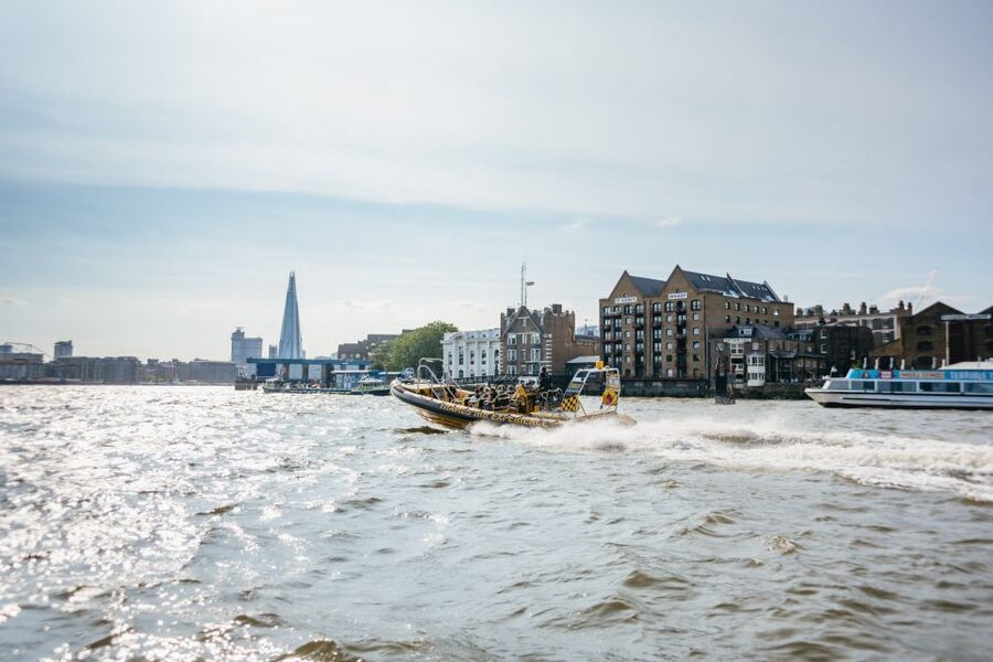 London: 45-Minute Speedboat Sightseeing Tour - A guided look at the London Eye and Parliament