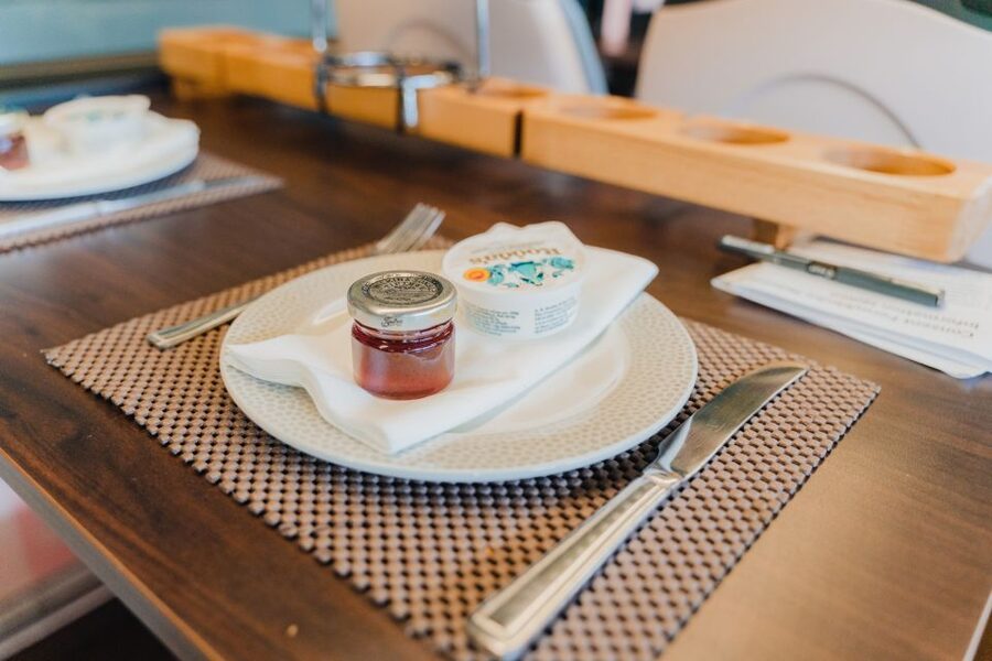 London: Afternoon Tea Bus with a Glass of Prosecco - A moving afternoon tea through central London