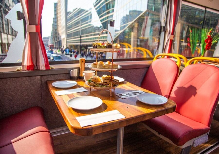 London: Afternoon Tea Bus with a Glass of Prosecco - Why the commentary is the weak spot