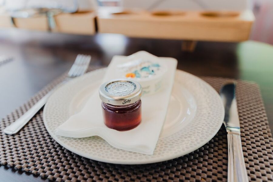London: Afternoon Tea Bus with a Glass of Prosecco - Is $64 good value?