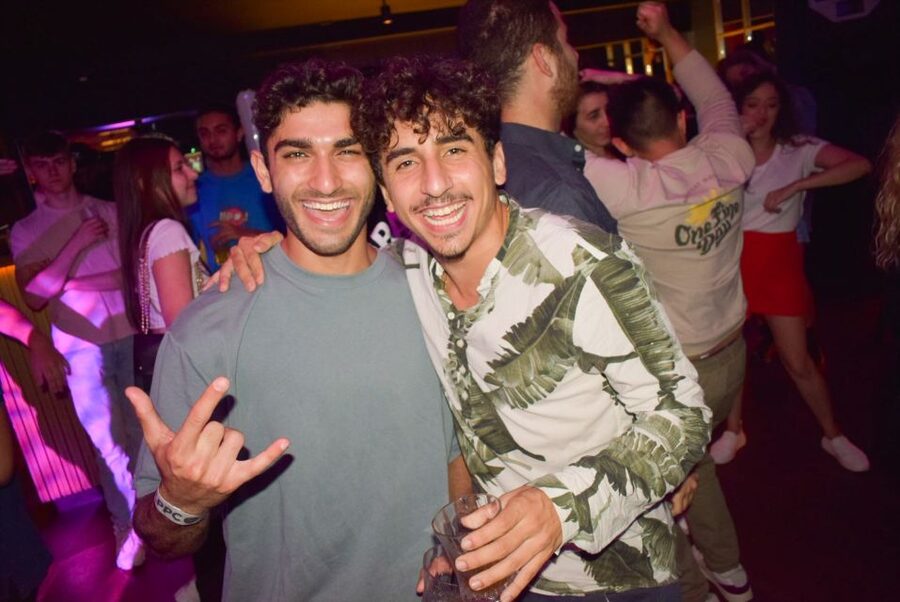 London: Bar and Club Crawl to 5 Central London Venues - Dress code, ID, and practical preparation