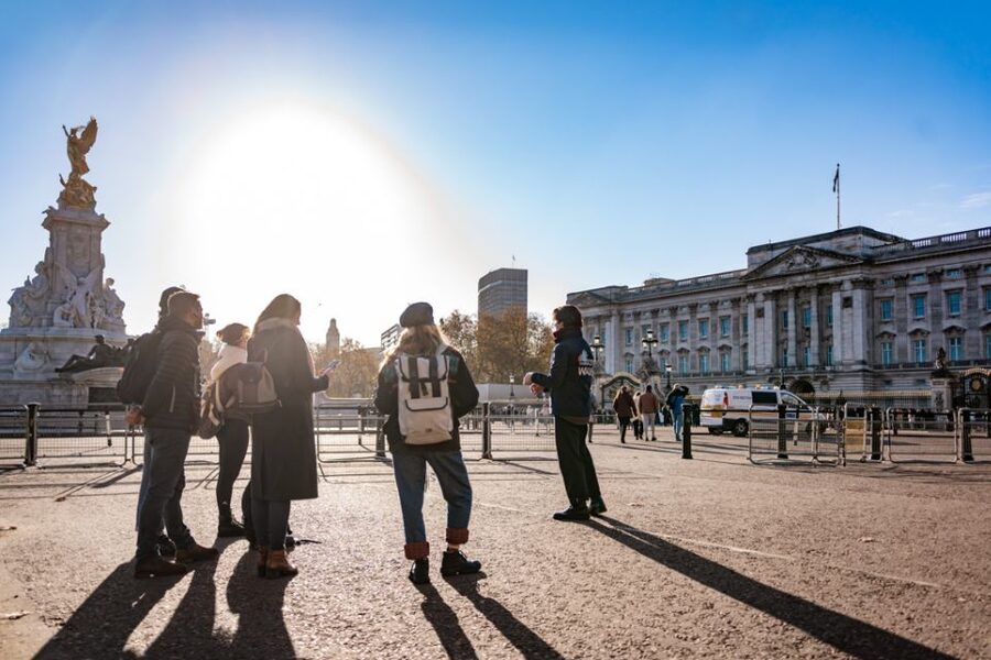London: Best Landmarks Walking Tour - Piccadilly Circus and the theatre district