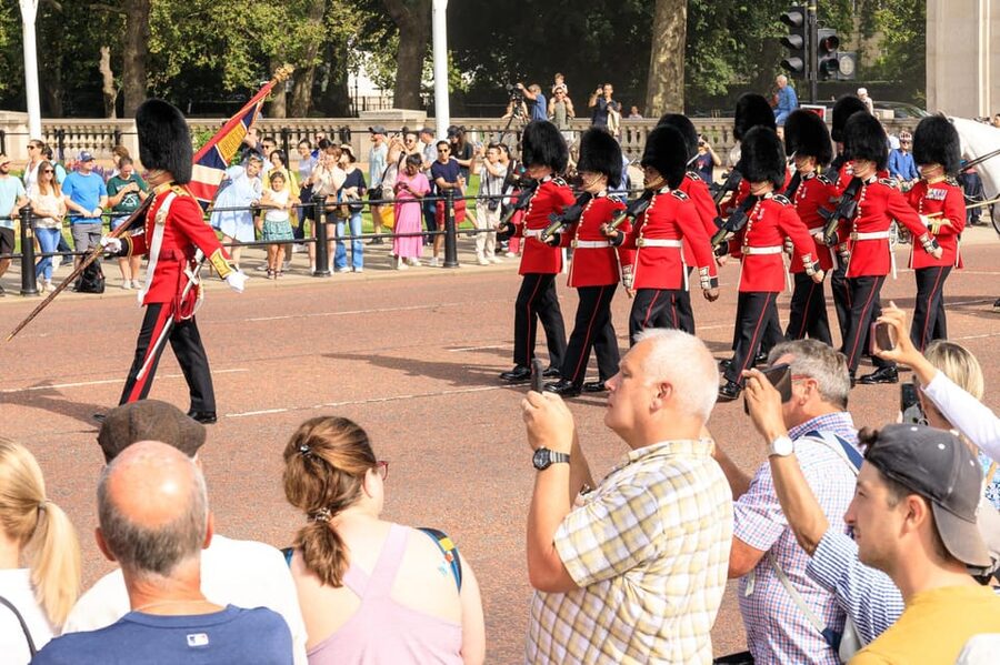 London: Big Ben, Churchill War Rooms & Buck'ham Palace Tour - Buckingham Palace and the Changing of the Guard
