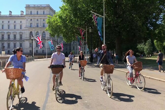 London Bike Tour: Landmarks, Secret Gems, Pub Stop & Street Art - St James’s Park, Horse Guards, and the Mall