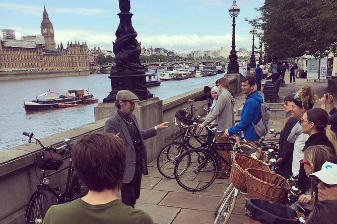 London Bike Tour: Landmarks, Secret Gems, Pub Stop & Street Art - Lambeth Palace and the best Big Ben view