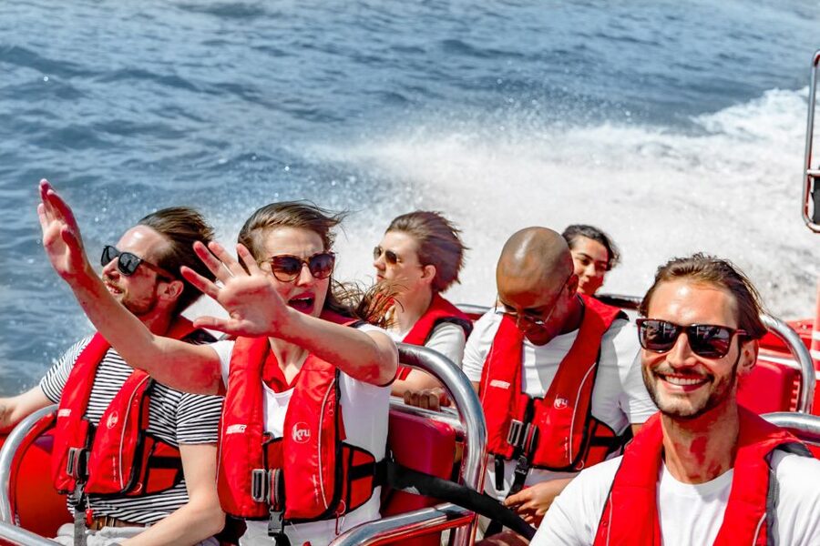 London: Break the Barrier Speed Boat Ride - The first landmarks arrive quickly