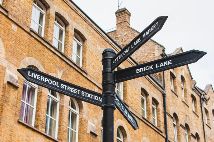 London: Brick Lane, Shoreditch & Spitalfields Food Tour - Apple crumble as the final stop