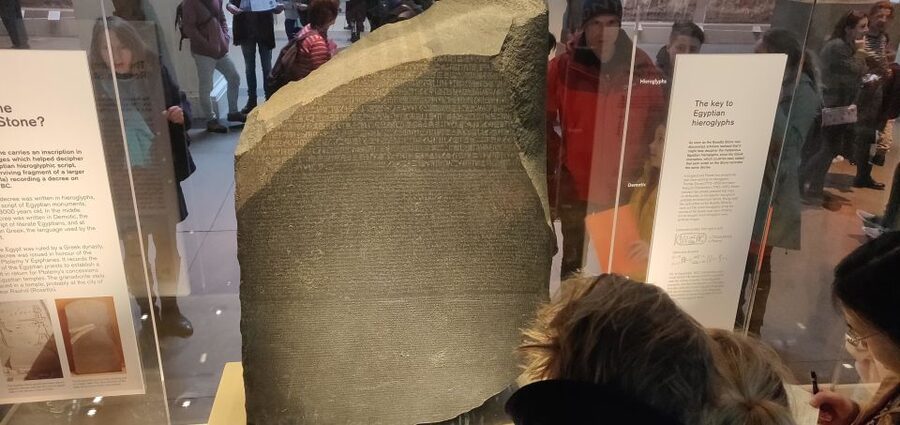 London: British Museum Archaeology Course and Guided Tour - Meeting at Russell Square and entering the museum