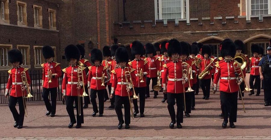 London: British Royalty Walking Tour - Is $236 a good price for up to six people?