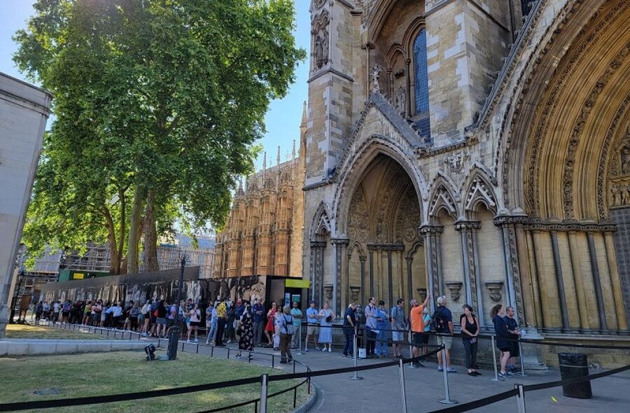 London: Buckingham, Big Ben & Westminster Abbey Tour - Who Should Book This Experience