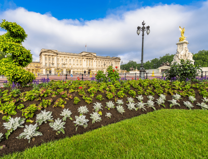 London: Buckingham Palace and Royal London Walking Tour - Timing, bags, and what to bring