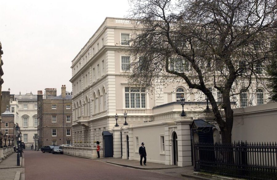 London: Buckingham Palace & Changing of the Guard Experience - St. James’s Palace and the darker royal stories
