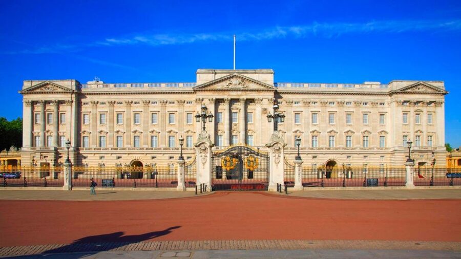 London: Buckingham Palace & Changing of the Guard Experience - Understanding Guard Mounting Before It Begins